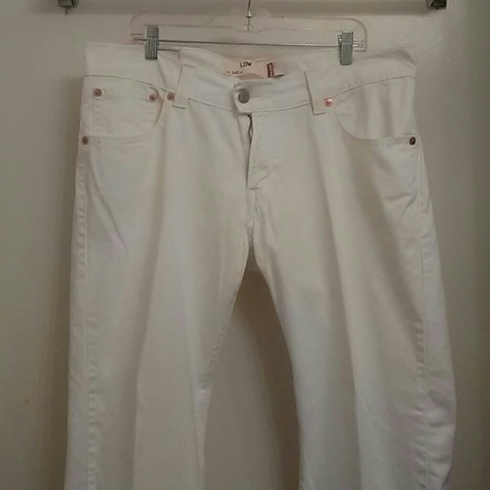 Woman's low rise Levi's size 16